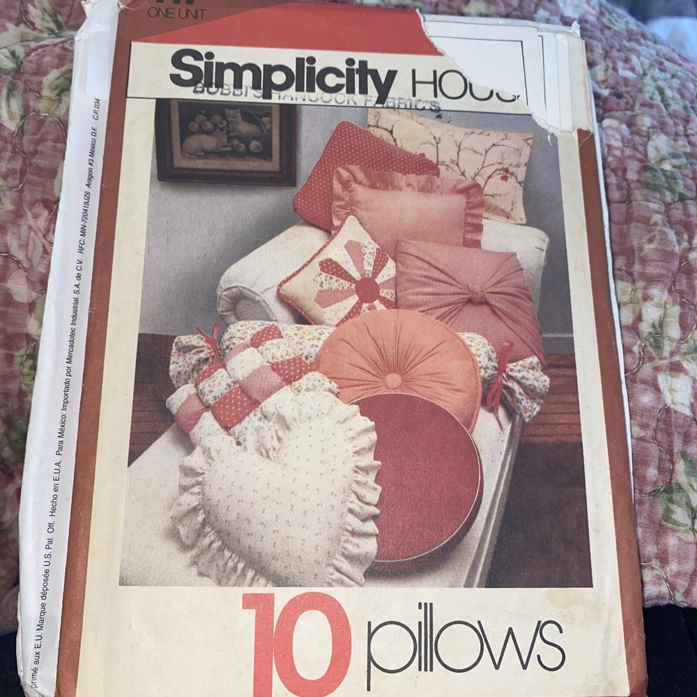Vintage Simplicity Sewing Pattern 117 Home Decor Pillows Bolster Heart 1970s